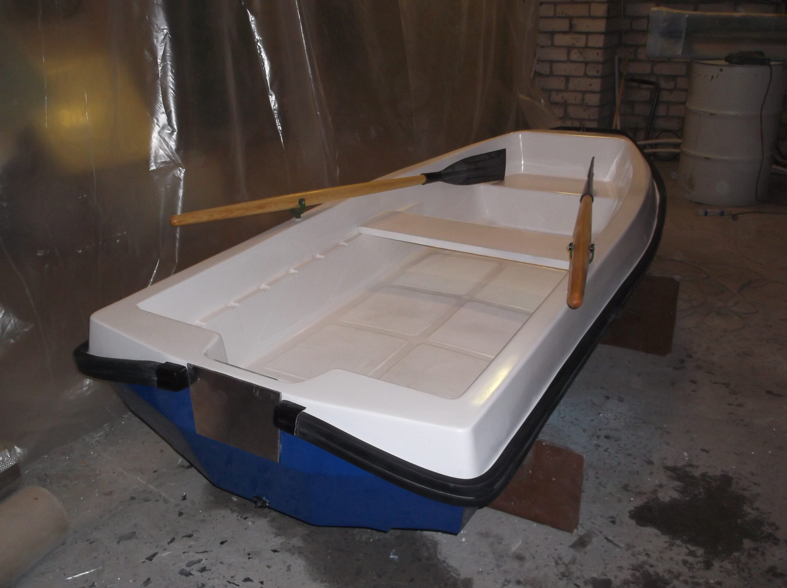 Лодка стеклопластиковая «СТЕЛС 270»